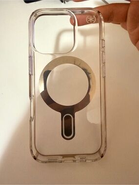 Speck Presidio Perfectly Clear Series iPhone 16 Pro